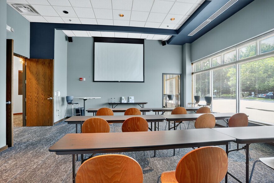 More Photos Of 11401 Ash St, Overland Park Medical For Sale