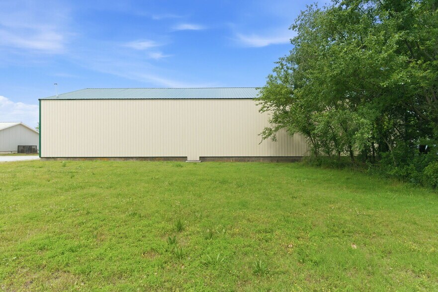 More Photos Of 136 N Prigmor Ave, Joplin Industrial For Sale