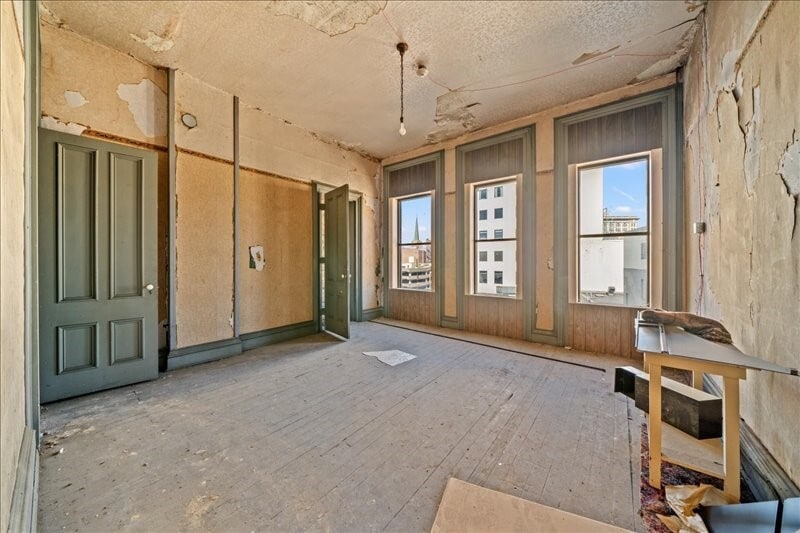 More Photos Of 41 Court St, Binghamton Storefront Retail Residential For Sale