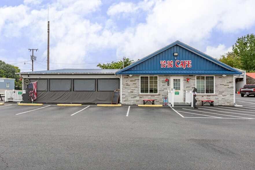 Primary Photo Of 1006 & 1008 S Church Lane, Tappahannock General Retail For Sale