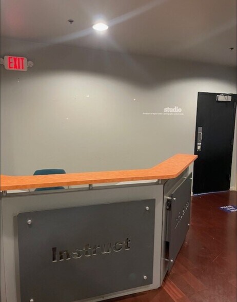 More Photos Of 7 N Saginaw St, Pontiac Office For Lease