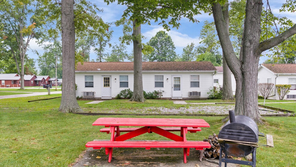 More Photos Of 5196 Lake Rd E, Geneva Hotel For Sale