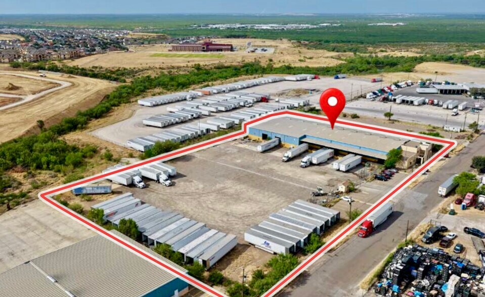 More Photos Of 705 Enterprise St, Laredo Distribution For Sale
