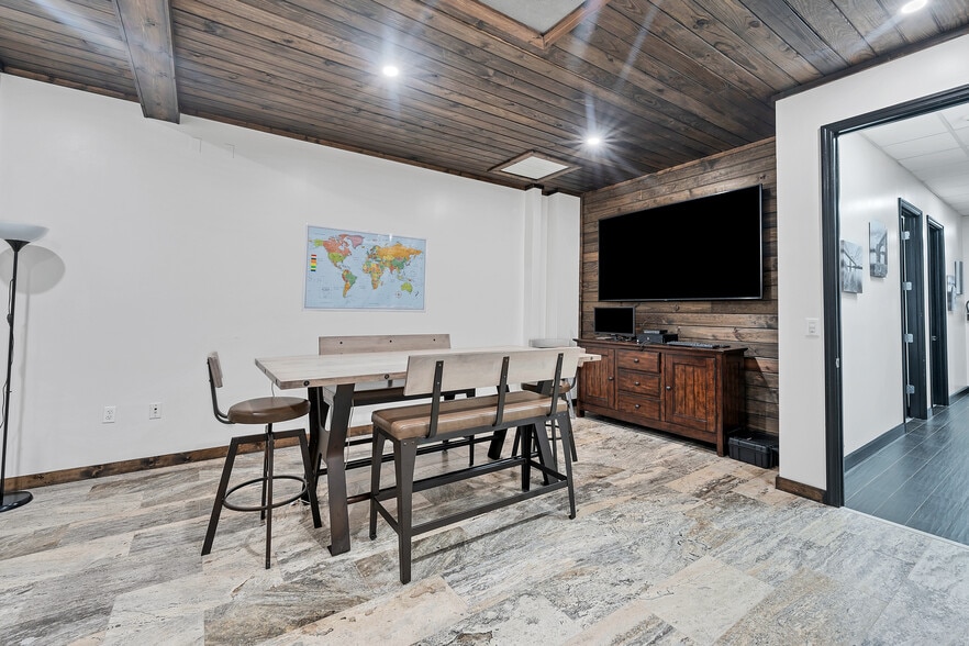 More Photos Of 1717 E 5th Ave, Tampa Warehouse For Sale