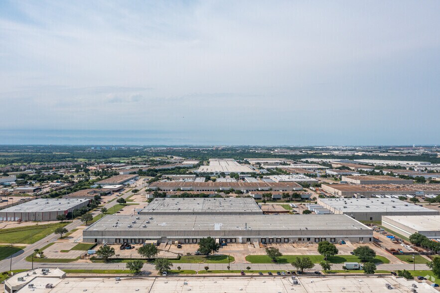 More Photos Of 901-915 Avenue S, Grand Prairie Distribution For Lease