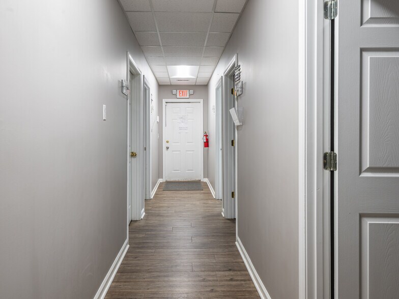 More Photos Of 1998 Hendersonville Rd, Asheville Medical For Sale