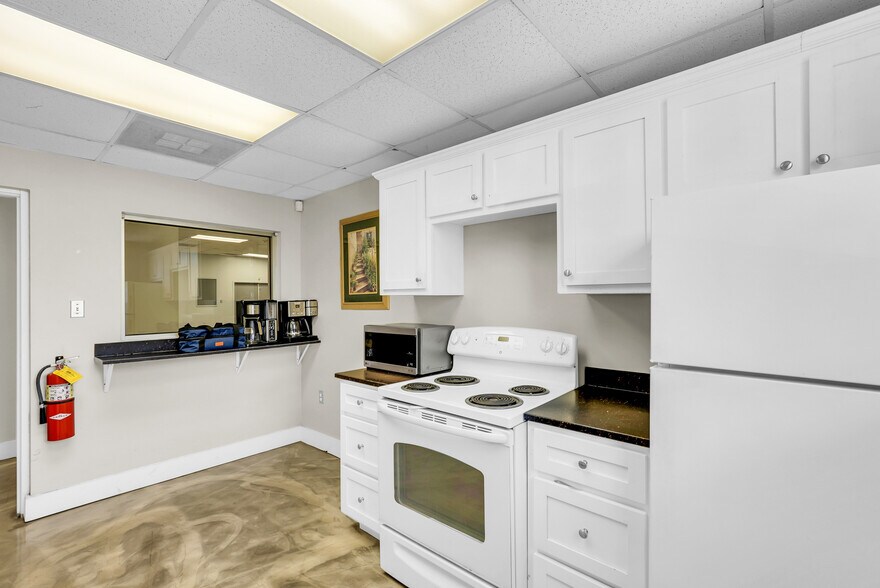 More Photos Of 1313 Rogers St, Savannah Service For Sale