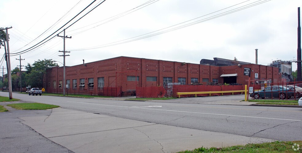 More Photos Of 403 N Main St, Niles Manufacturing For Sale