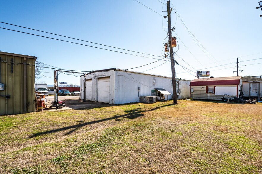 More Photos Of 2025 FM 1960 Bypass Rd E, Humble General Retail For Sale