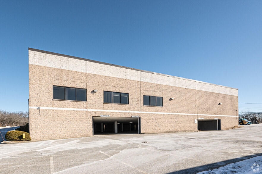 More Photos Of 137 Commercial St, Plainview Flex For Lease