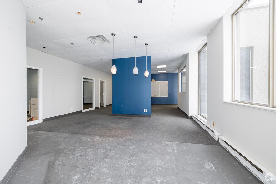 More Photos Of 9415-9495 Aut Transcanadienne, Montréal Warehouse For Lease
