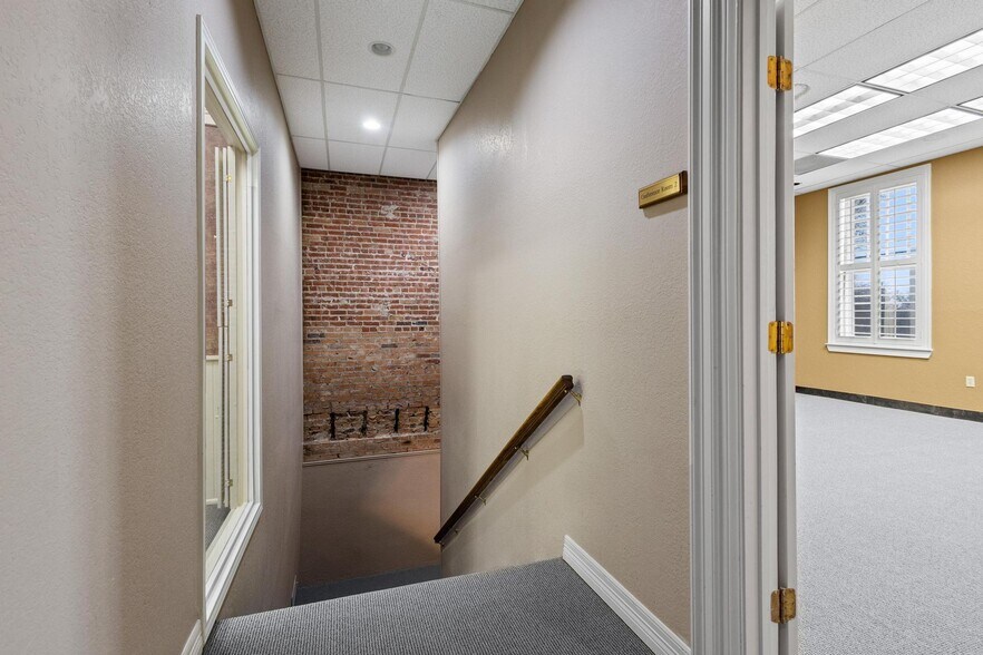 More Photos Of 111 S Travis St, Sherman Office For Sale