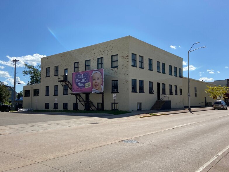 More Photos Of 325 E 2nd St, Merrill Distribution For Sale