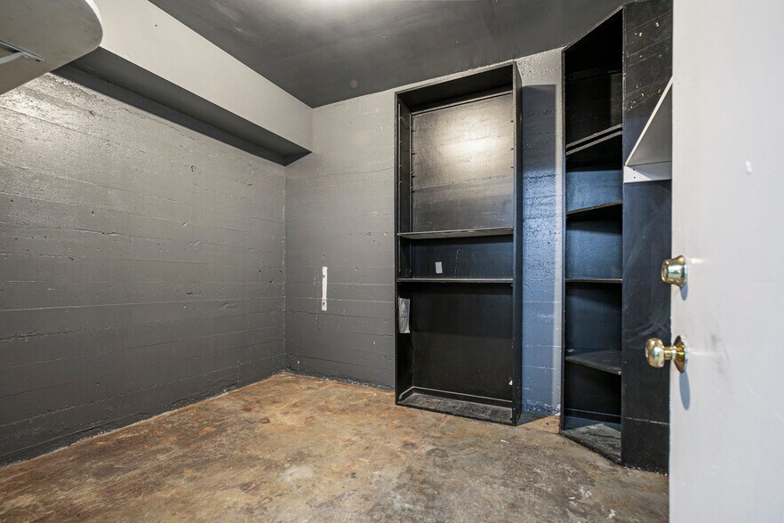 More Photos Of 6340 Yucca St, Los Angeles Restaurant For Lease