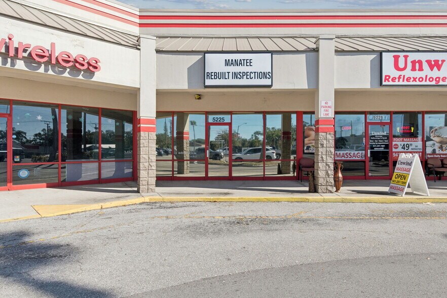 More Photos Of 5165-5261 33rd St E, Bradenton Storefront For Sale