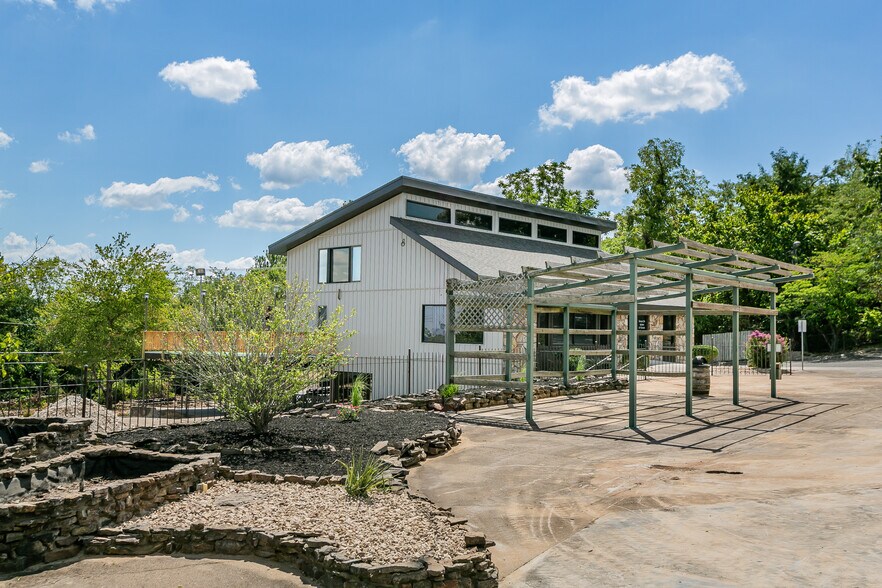 More Photos Of 1116 W Highway 76, Branson General Retail For Lease