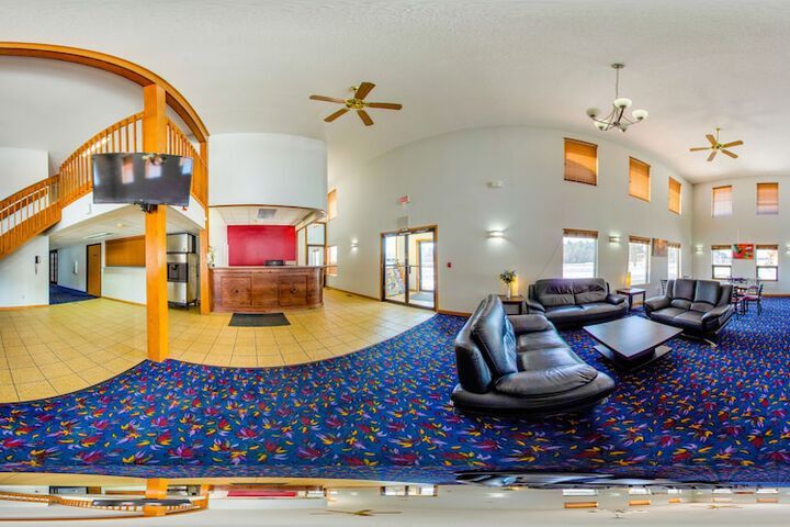 More Photos Of 833 N Frontage Rd, Wisconsin Dells Hotel For Sale