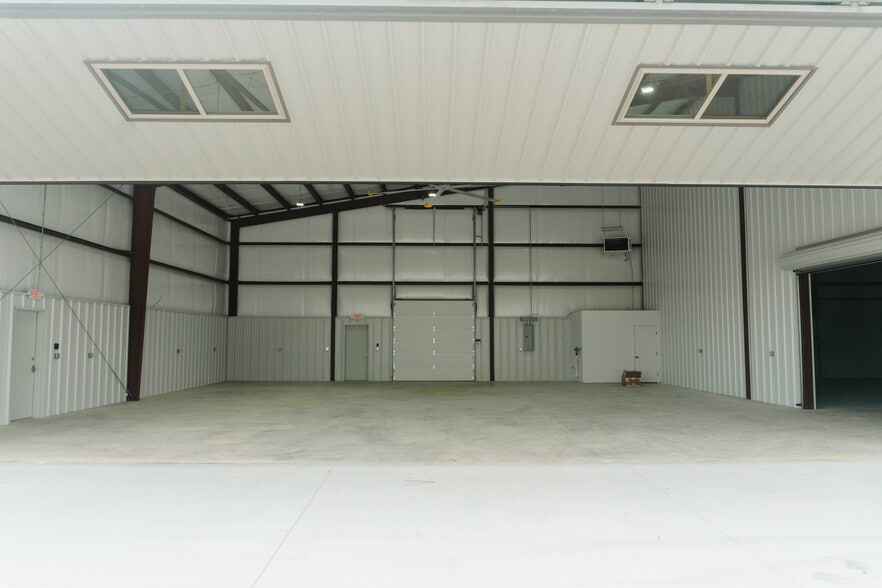 More Photos Of 807 William Northern Blvd, Tullahoma Airplane Hangar For Sale