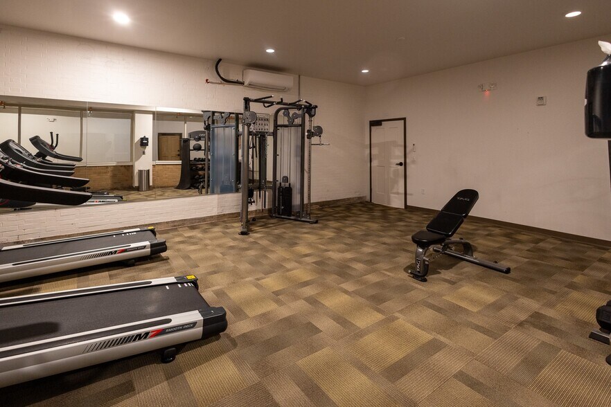 More Photos Of 1351 N Hanley Rd, University City Apartments For Sale