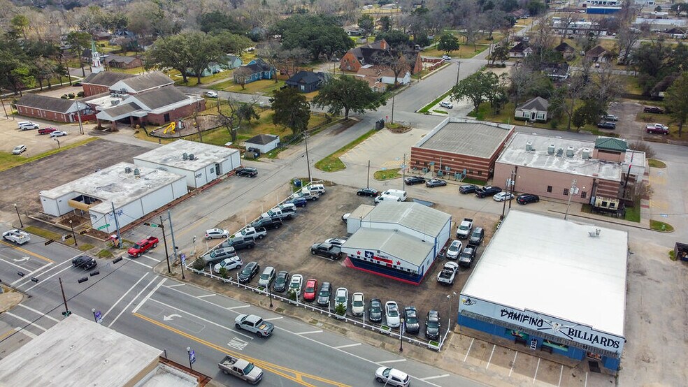 More Photos Of 120 E Mulberry St, Angleton Auto Dealership For Sale
