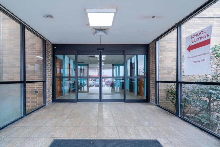 More Photos Of 908 E Southmore Blvd, Pasadena Medical For Lease