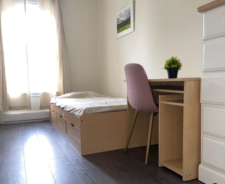 More Photos Of 271 Thomas St, Peterborough Apartments For Sale