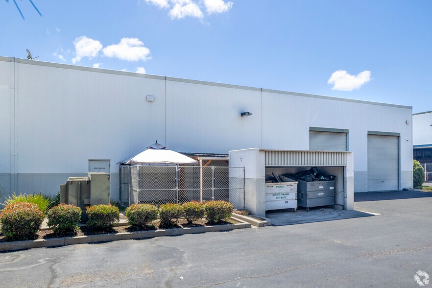 More Photos Of 351 Candelaria, Oxnard Warehouse For Sale