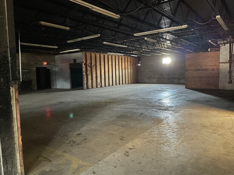 More Photos Of 1804 5th Ave S, Jasper Flex For Lease