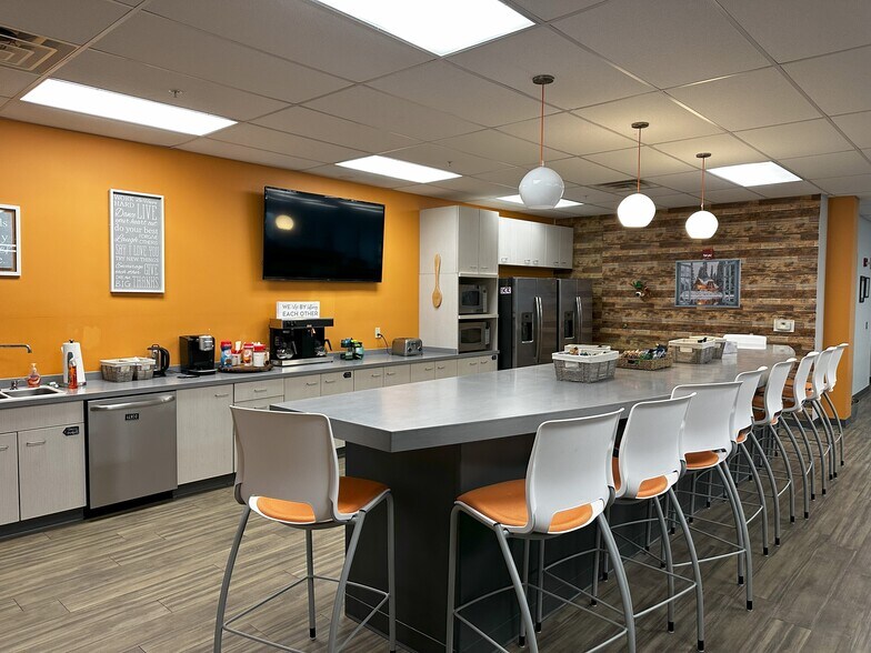 More Photos Of 110 Riverbend Ave, Lewis Center Office For Lease