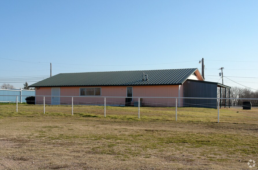 More Photos Of 617 W Main St, Whitesboro Garden Center For Sale