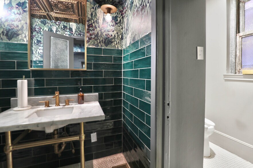 More Photos Of 110 N Tennessee St, McKinney Storefront Retail Office For Lease