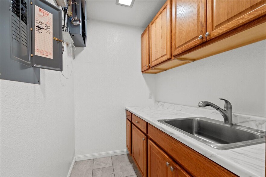 More Photos Of 1811 Grand Canal Blvd, Stockton Office For Lease