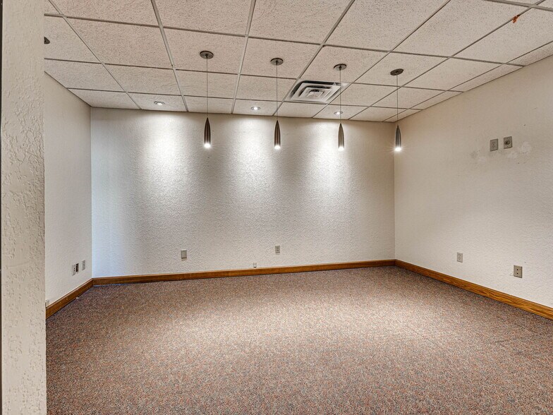 More Photos Of 11100 Stratford Dr, Oklahoma City Loft Creative Space For Sale