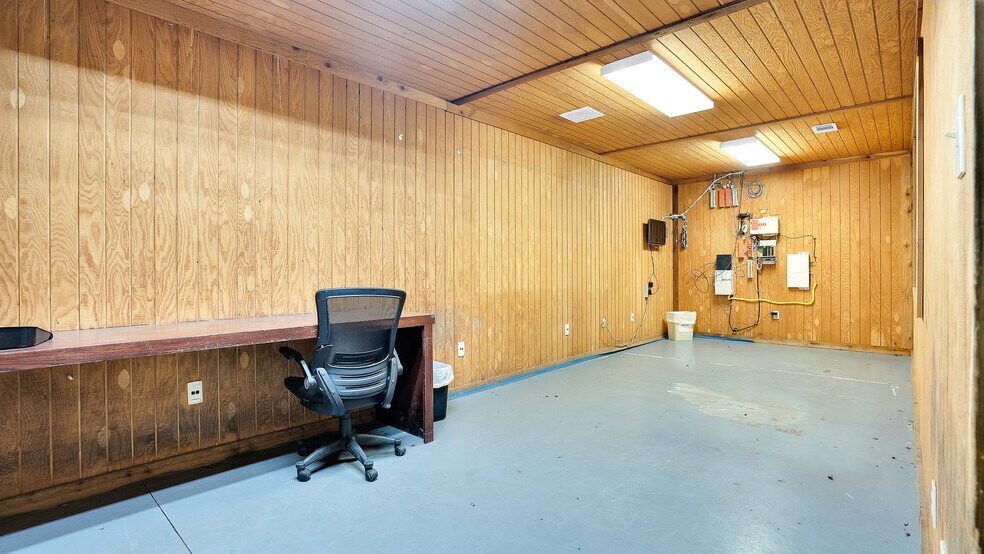 More Photos Of 2301 S Highway 77, Pauls Valley Industrial For Sale