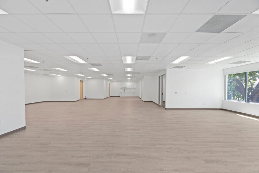 More Photos Of 29219 Canwood St, Agoura Hills Office For Sale