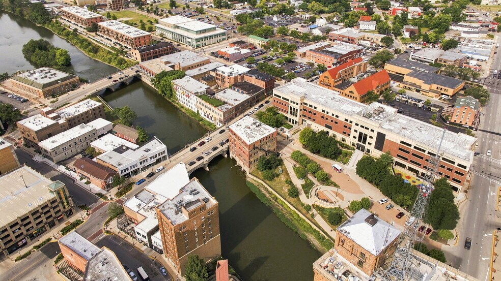 More Photos Of 31 W Downer Pl, Aurora Office For Sale