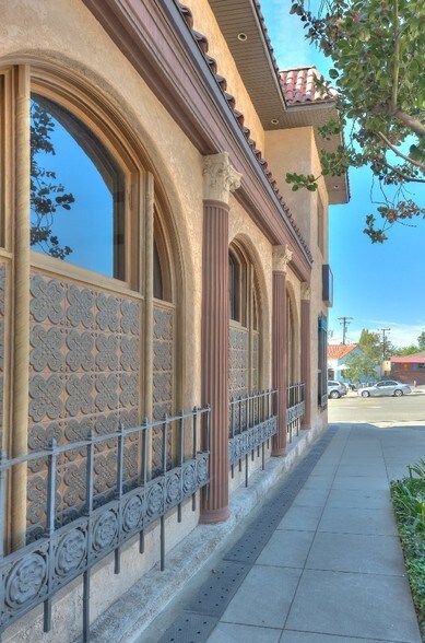 More Photos Of 2472-2476 Lake Ave, Altadena Office For Lease