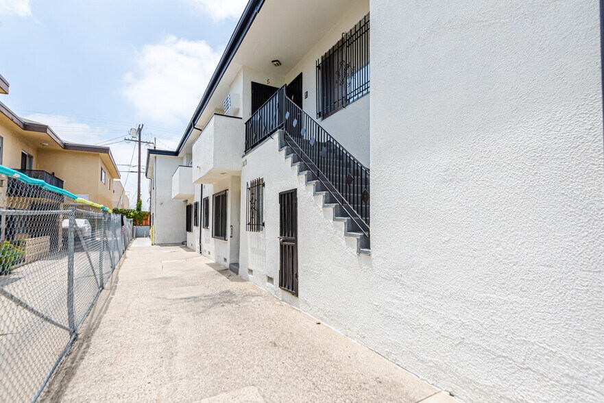 More Photos Of 4546 W 17th St, Los Angeles Apartments For Sale