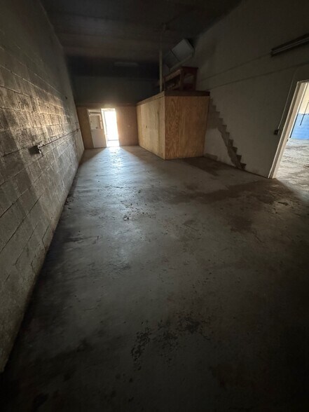 More Photos Of 1002 SE 9th St, Cape Coral Service For Lease