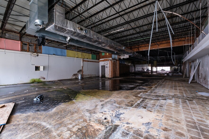 More Photos Of 322 W Main St, Waynesboro General Retail For Lease