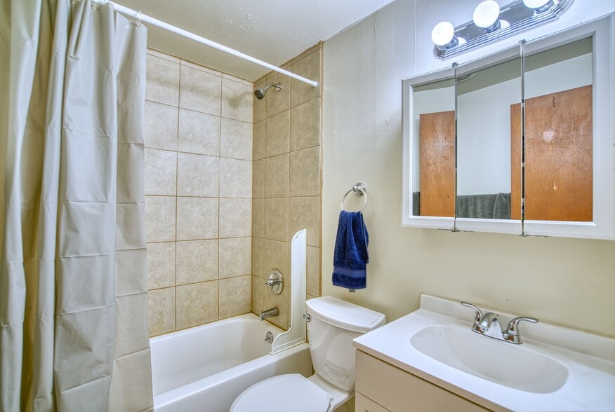 More Photos Of 1405 Coffman St, Longmont Apartments For Sale