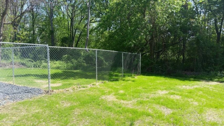 More Photos Of 152 Magnolia Ln, Middletown Veterinarian Kennel For Lease