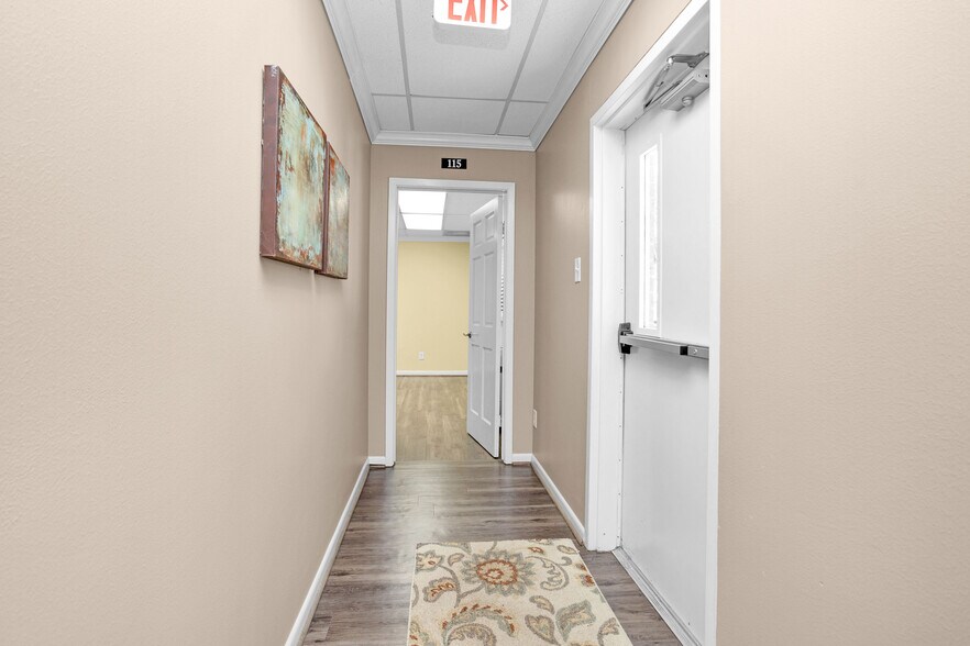 More Photos Of 3421 W Davis St, Conroe Medical For Lease
