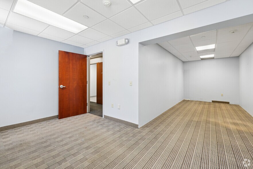 More Photos Of 555 Kinderkamack Rd, Oradell Medical For Sale