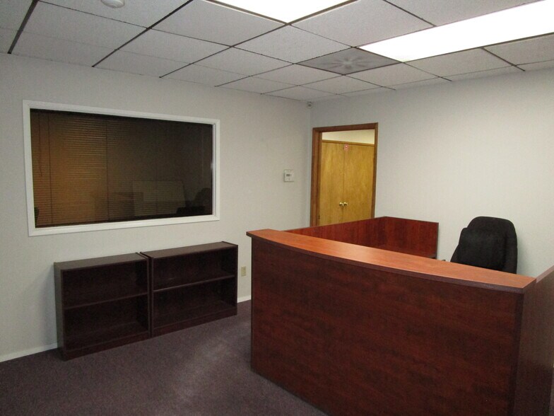 More Photos Of 5053 La Mart Dr, Riverside Medical For Sale