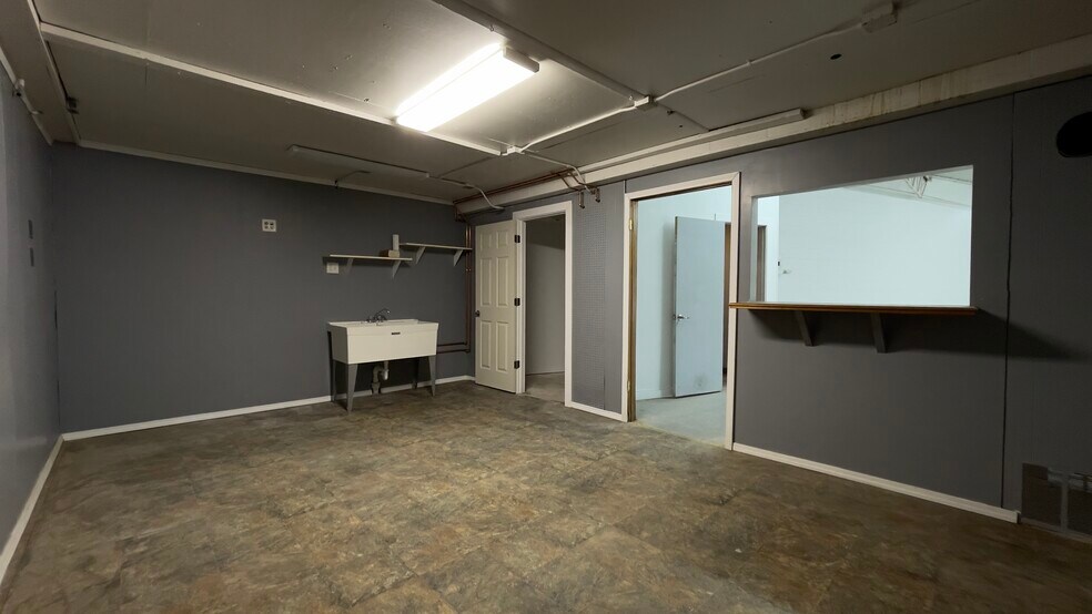 More Photos Of 204 N 13th Steet, Saint Charles Flex For Lease