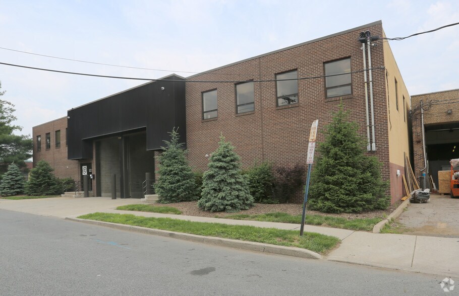 More Photos Of 108-122 John St, Hackensack Warehouse For Lease