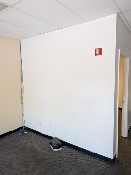 More Photos Of 1052-1060 Endeavor Ct, Nokomis Warehouse For Lease