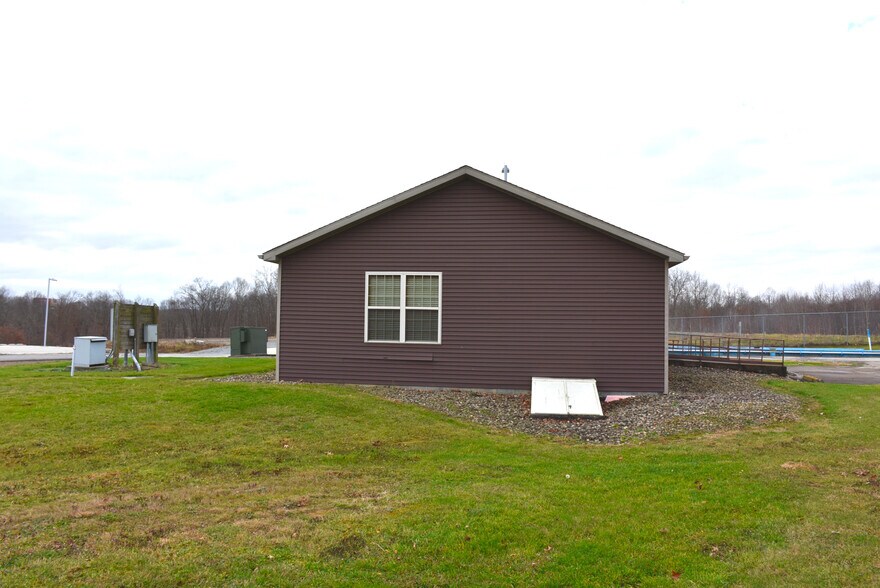 More Photos Of 105 McQuiston Dr, Jackson Center Industrial For Sale