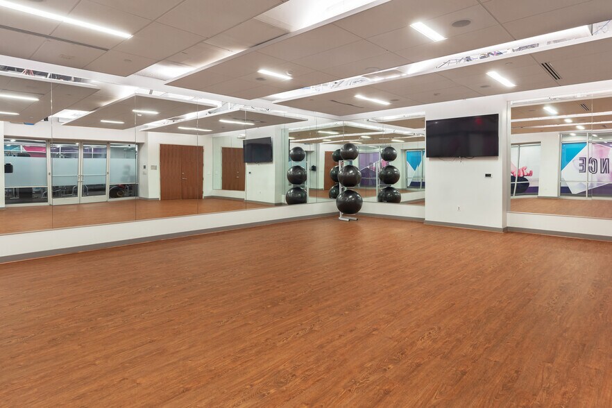 More Photos Of 2461 Eisenhower Ave, Alexandria Office For Lease